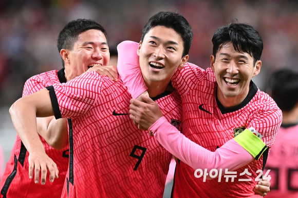 한국 조규성이 14일 오후 서울 마포구 서울월드컵경기장에서 열린 축구 국가대표팀 평가전 대한민국 대 이집트 경기에서 추가골을 넣은 후 세리머니를 하고 있다. [사진=김성진 기자]