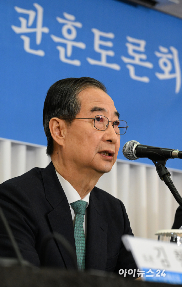 한덕수 무소속 대통령선거 예비후보가 6일 오전 서울 중구 코리아나 호텔에서 열린 관훈토론회에 참석해 기조연설을 하고 있다. [사진=정소희 기자]