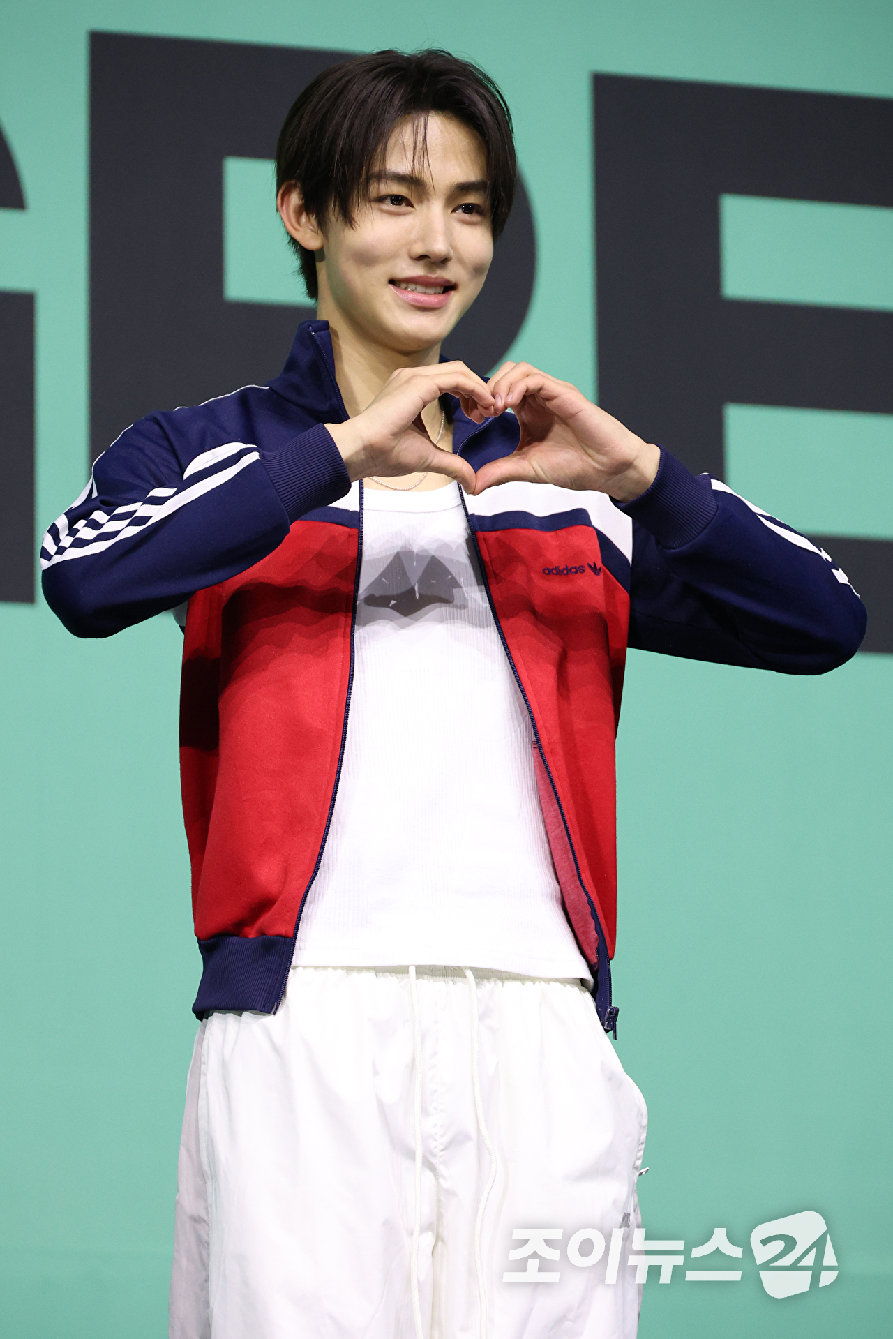 그룹 코르티스 성현이 20일 오후 서울 광진구 광장동 예스24라이브홀에서 열린 미니 2집 '그린그린(GREENGREEN)' 발매 기념 쇼케이스에 참석해 포즈를 취하고 있다. [사진=문수지 기자]