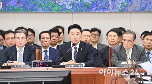 강훈식 대통령 비서실장이 6일 서울 여의도 국회에서 열린 운영위원회의 대통령비서실과 국가안보실, 대통령경호처 등에 대한 국정감사에서 질의에 답하고 있다. [사진=곽영래 기자]