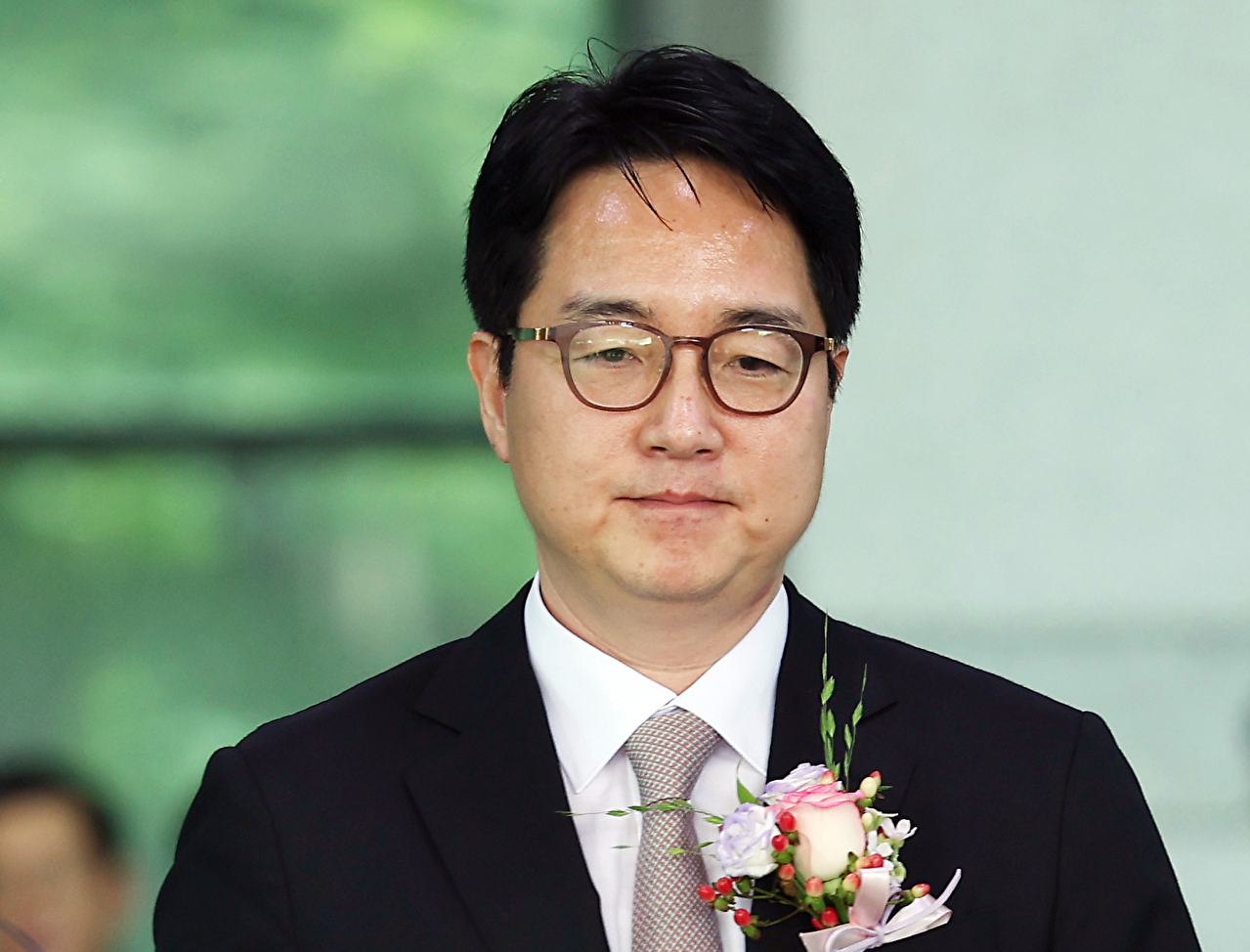 심우정 검찰총장이 2일 서울 서초구 대검찰청에서 퇴임식을 마친 뒤 청사를 나서고 있다. 2025.7.2 [사진=연합뉴스]