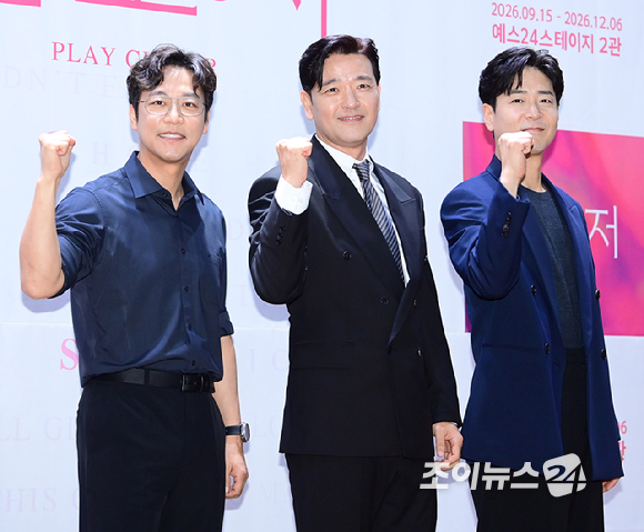 배우 오만석-배수빈-홍우진이 2일 오후 서울 종로구 대학로 이음아트홀에서 열린 연극 '클로저' 제작 발표회에 참석하고 있다. [사진=정소희 기자]