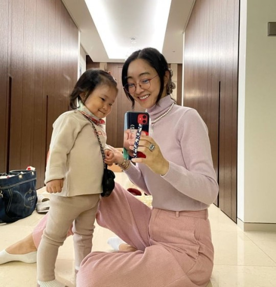 배우 서효림이 딸과 함께 찍은 사진을 공개했다. [사진=서효림 인스타그램]
