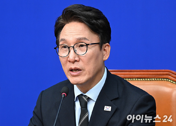 김민석 더불어민주당 당대표가 12일 서울 여의도 국회에서 열린 최고위원회의에서 발언하고 있다. [사진=곽영래 기자]