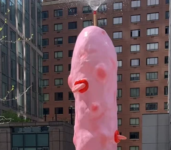 미국 뉴욕 맨해튼의 유명 공원 '하이라인(High Line)'에 설치된 대형 조형물이 남성의 성기를 연상시킨다는 지적이 제기되며 논란이 일었다. [사진=뉴욕포스트]