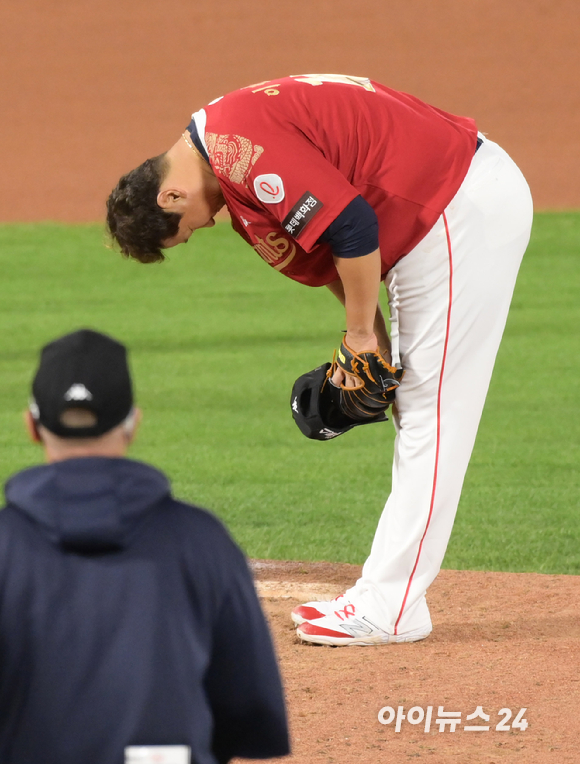 '조선의 4번 타자' 롯데 이대호의 은퇴식이 8일 부산 동래구 사직야구장에서 열린 가운데 이대호의 다양한 모습. [사진=정소희 기자]