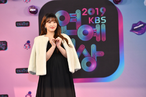 '2019 KBS 연예대상'에 참석한 가수 율희  [사진=KBS]