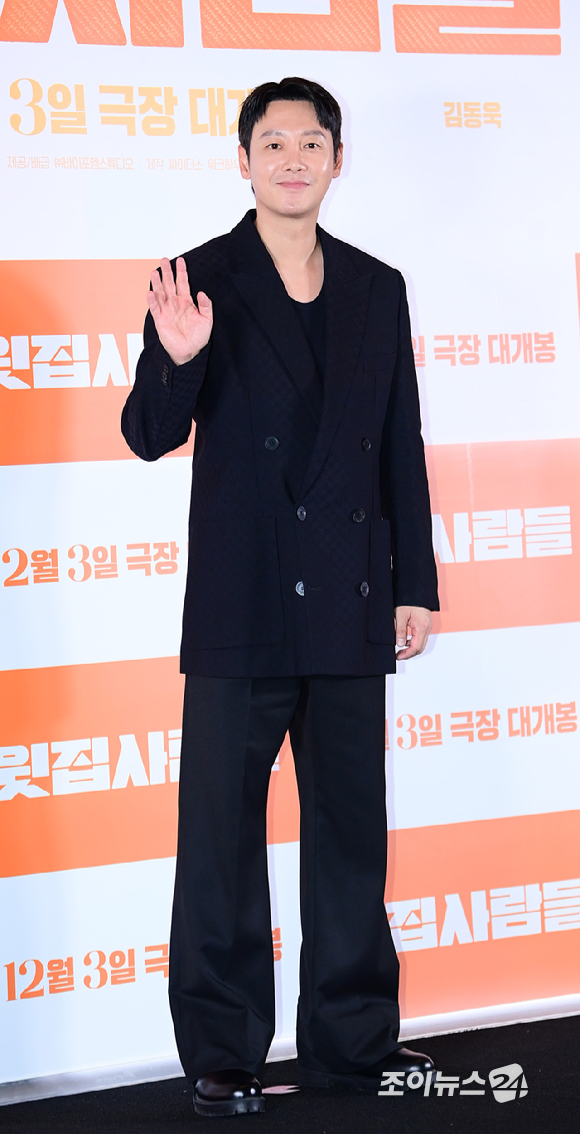 배우 김동욱과 공효진이 25일 오후 서울 삼성동 메가박스 코엑스에서 열린 영화 '윗집 사람들'(감독 하정우) 언론시사회에 참석하고 있다. [사진=정소희 기자]