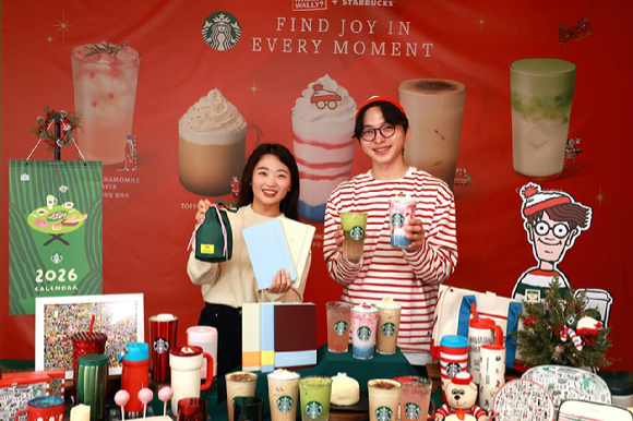 스타벅스가 '월리를 찾아라'와 협업해 겨울 프로모션을 진행한다. [사진=스타벅스]