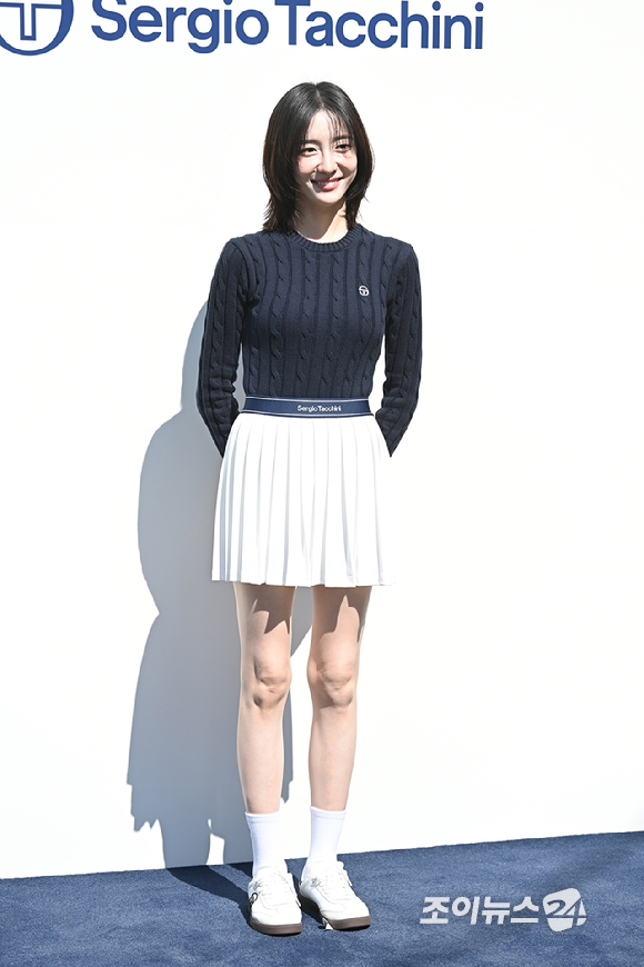 배우 박지현이 26일 오후 서울 용산구 한남동 플래그십 스토어에서 열린 클래식 라이프스타일 브랜드 세르지오 타키니 한남 플래그십 스토어 오픈 기념 포토콜 행사에 참석해 포즈를 취하고 있다. [사진=문수지 기자]