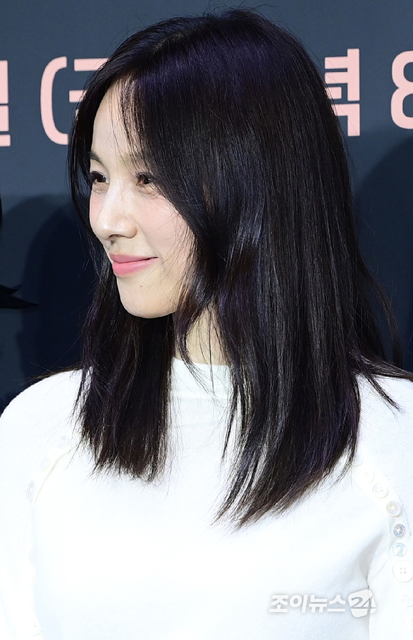 가수 이효리가 1일 오후 서울 광진구 풀만 앰버서더 서울 이스트폴에서 진행된 쿠팡플레이 '저스트 메이크업' 제작발표회에 프로그램 MC로 참석하고 있다. [사진=정소희 기자]