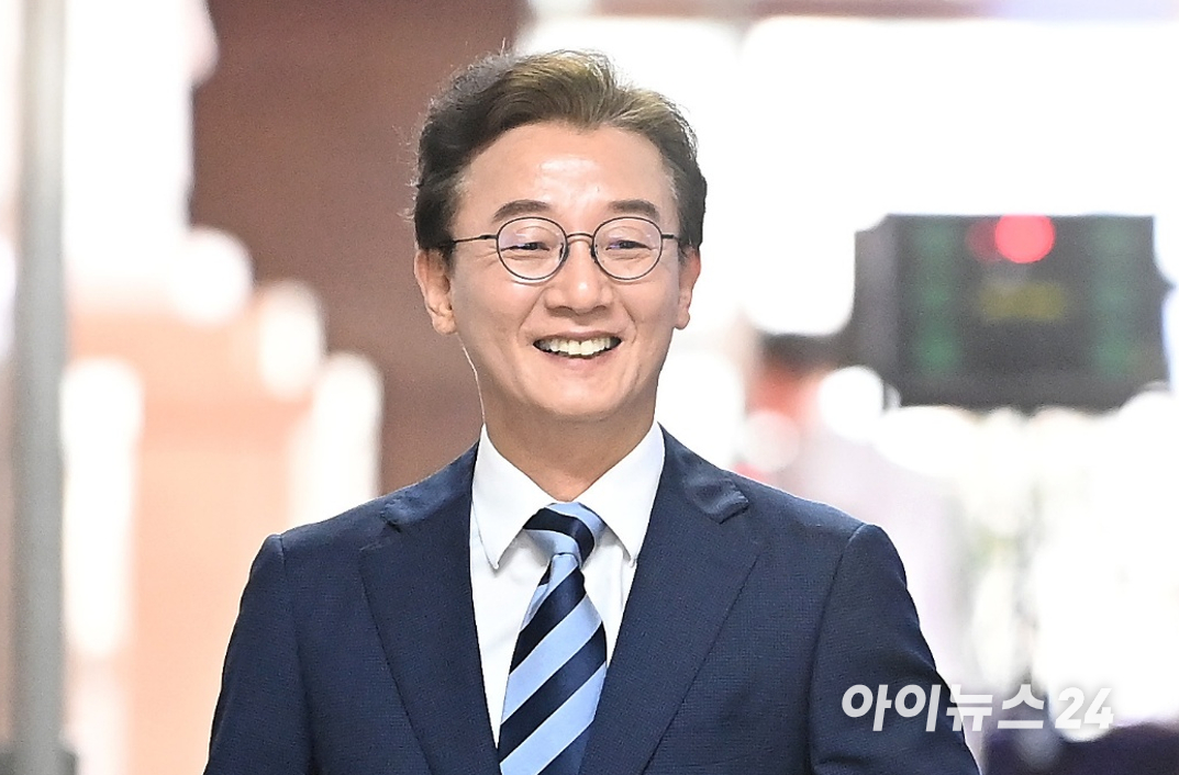 전재수 더불어민주당 의원이 지난 3월 12일 서울 여의도 국회에서 정청래 대표와 면담을 위해 당대표실로 향하고 있다. [사진=곽영래 기자]