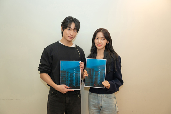 배우 윤찬영과 아린이 영화 '봉천동귀신'에서 호흡을 맞춘다. [사진=롯데엔터테인먼트]