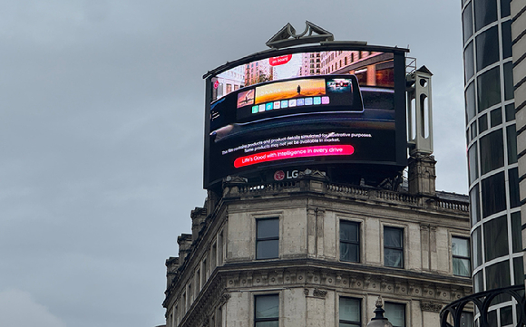 LG전자는 미국 뉴욕 타임스스퀘어 전광판에서 B2B사업의 핵심 축인 전장 사업의 차별화된 경쟁력을 대중에게 알리는 캠페인 영상을 공개했다. [사진=LG전자]