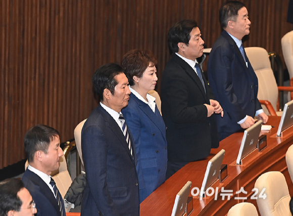 더불어민주당 정청래 대표와 이언주 최고위원이 2일 오후 서울 여의도 국회에서 열린 제432회국회(임시회) 제1차 본회의 개회식에서 출석하고 있다. [사진=곽영래 기자]