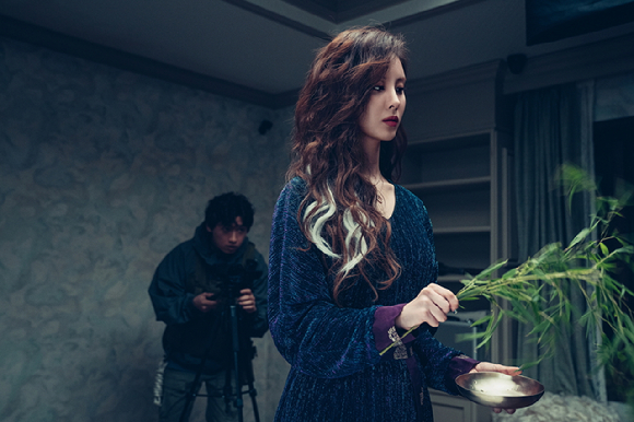 소녀시대 멤버이자 배우 서현이 영화 '거룩한 밤: 데몬 헌터스' 인터뷰에 앞서 포즈를 취하고 있다. [사진=롯데엔터테인먼트]