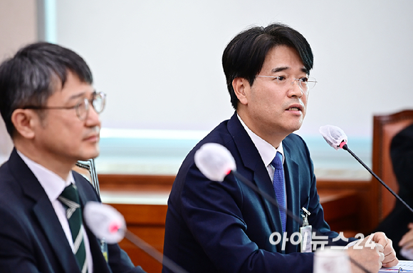 박재억 대전지방검찰청 검사장이 20일 오후 서울 여의도 국회에서 열린 법제사법위원회 국정감사에서 의원 질의에 답변하고 있다. [사진=곽영래 기자]