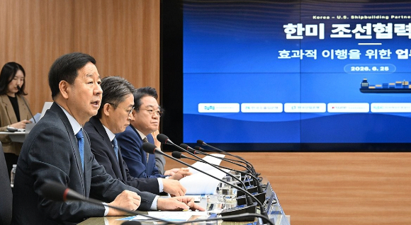 구윤철 부총리 겸 재정경제부 장관이 25일 서울 영등포구 한국수출입은행에서 열린 한미 전략투자공사 및 정책금융기관-조선3사간 한미 조선협력투자 업무협약 체결행사에서 인사말을 하고 있다. [사진=재정경제부]