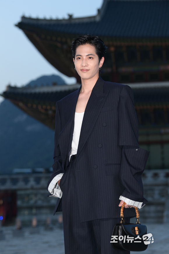 배우 시손쥰이 16일 오후 서울 경복궁에서 진행된 구찌(Gucci) 2024 크루즈 패션쇼에 참석하고 있다. [사진=정소희 기자]