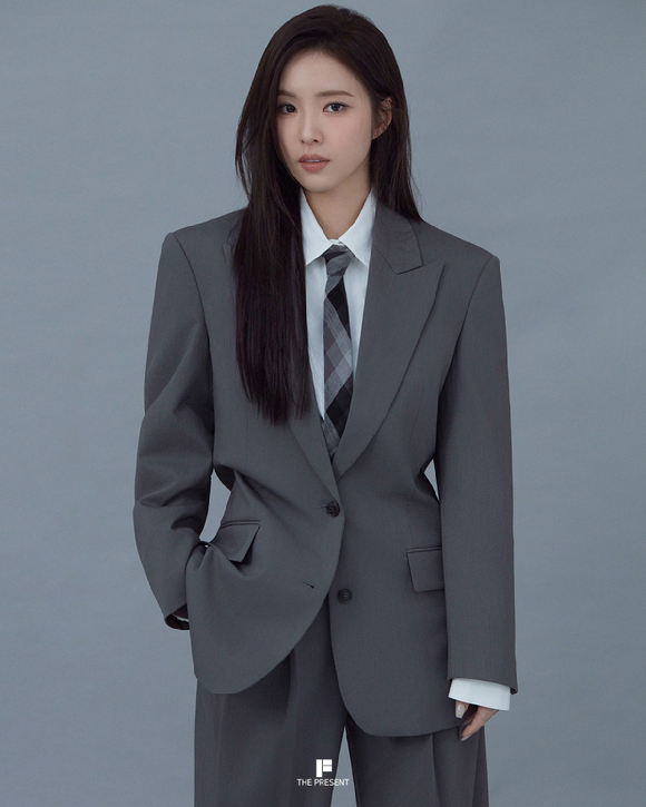 배우 신세경이 영화 '휴민트' 인터뷰에 앞서 포즈를 취하고 있다. [사진=더프레젠트컴퍼니]