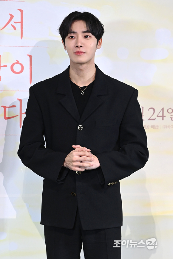 배우 신시아, 추영우가 22일 오후 서울 용산구 CGV용산아이파크몰점에서 열린 영화 '오늘 밤, 세계에서 이 사랑이 사라진다 해도'(감독 김혜영) 언론시사회에 참석해 포즈를 취하고 있다. [사진=문수지 기자]