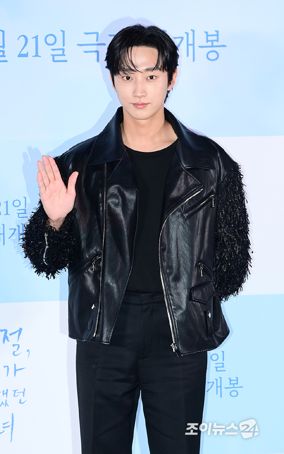 배우 진영과 다현(트와이스)이 19일 오후 서울 CGV 용산아이파크몰에서 열린 영화 '그 시절, 우리가 좋아했던 소녀'(감독 조영명) 언론시사회에 참석하고 있다. [사진=정소희 기자]