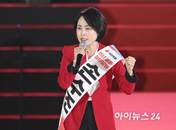 손수조 국민의힘 청년최고위원 후보가 22일 오후 청주 오스코에서 열린 제6차 전당대회에서 비전 발표를 하고 있다. [사진=곽영래 기자]