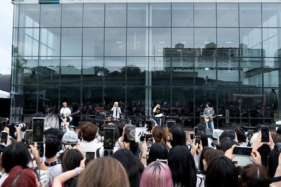 AxMxP 단체 이미지. [사진=FNC엔터테인먼트]