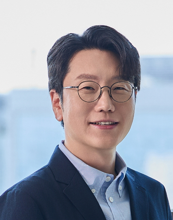 이재웅(사진 왼쪽) 디앤오 CEO, 김재문 LG경영개발원장. [사진=㈜LG]