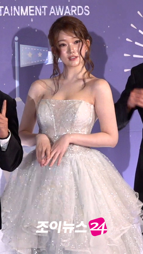 그룹 빌리 츠키가 지난 29일 오후 서울 마포구 MBC 사옥에서 열린 '2025 MBC 방송연예대상' 포토월 행사에 참석해 포즈를 취하고 있다. [사진=문수지 기자]