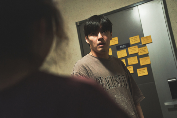 배우 강하늘이 넷플릭스 영화 '84제곱미터'에서 열연하고 있다. [사진=넷플릭스]