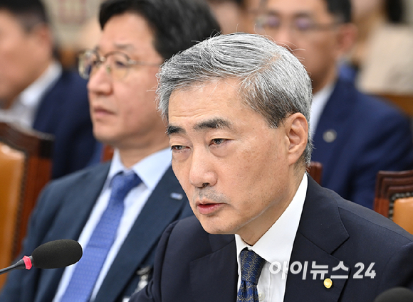 신현송 한국은행 총재가 9일 서울 여의도 국회에서 열린 재정경제기획위원회 전체회의에서 질의에 답변하고 있다. [사진=곽영래 기자]