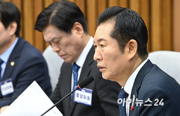 정청래 더불어민주당 대표가 5일 서울 여의도 국회에서 열린 제3차 중앙위원회의에서 발언하고 있다. [사진=곽영래 기자]