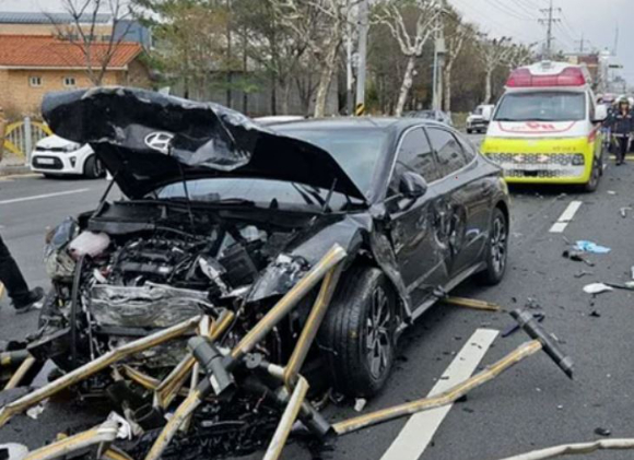 해당 역주행 사고로 차량이 망가진 모습. [사진= 청주동부소방서]