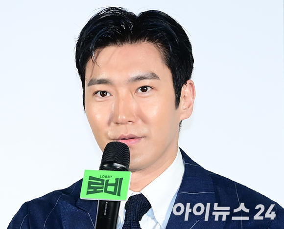 배우 최시원이 지난달 4일 서울 광진구 자양동 롯데시네마 건대입구점에서 열린 영화 '로비'(감독 하정우) 제작보고회에 참석하고 있다. [사진=정소희 기자]