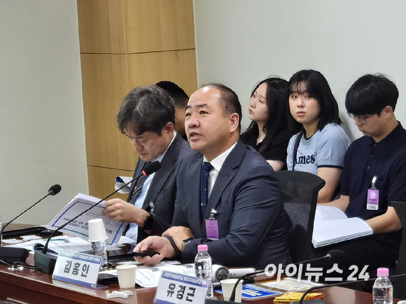 김홍인 한국지질자원연구원 자원활용연구본부장이 14일 국회에서 진행된 '핵심광물 공급망 안정화와 재자원화 산업 육성 정책 토론회'에서 발언하고 있다. [사진=최란 기자]