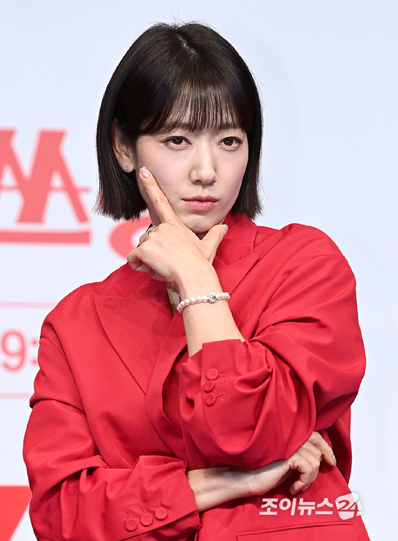 배우 박신혜가 12일 오후 서울 구로구 신도림 더링크 호텔에서 열린 tvN 새 토일드라마 '언더커버 미쓰홍' 제작발표회에서 포즈를 취하고 있다. [사진=곽영래 기자]