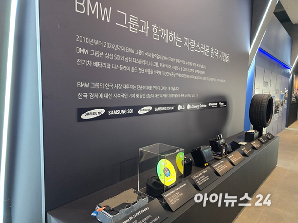 (왼쪽부터)BMW '뉴 2 시리즈', '뉴 1 시리즈'. [사진=김종성 기자]