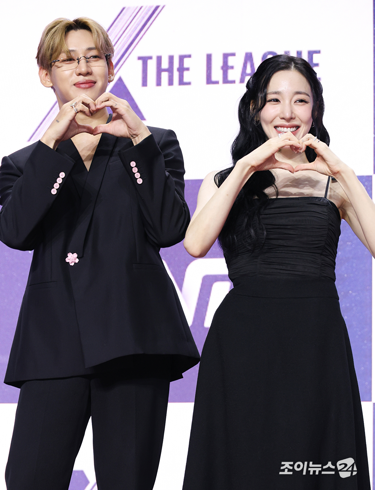 그룹 갓세븐 뱀뱀, 소녀시대 티파니영이 30일 오전 서울 마포구 상암동 큐브컨벤션센터에서 진행된 ENA 신규 예능프로그램 '엑스 더 리그(X THE LEAGUE)' 제작발표회에 참석해 포즈를 취하고 있다. [사진=문수지 기자]