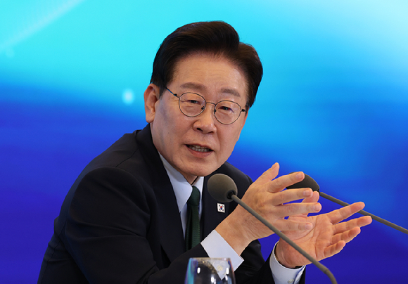 이재명 대통령이 7일 서울 한 회의장에서 열린 한국형 녹색대전환(K-GX) 전략 국민보고회에서 발언하고 있다. 2026.10.7 [사진=연합뉴스]