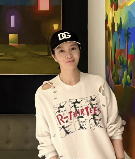 김혜수, 민낯에도 굴욕 無...소멸할 듯 작은 얼굴+우유 피부 &apos;눈길&apos;