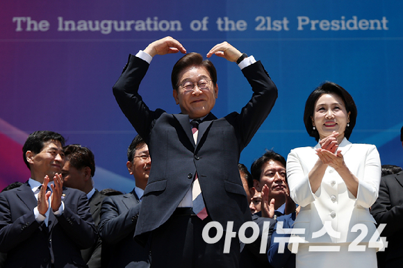 유럽연합(EU) 인사들이 이 대통령의 당선을 축하했다. 사진은 EU 깃발. [사진=연합뉴스]