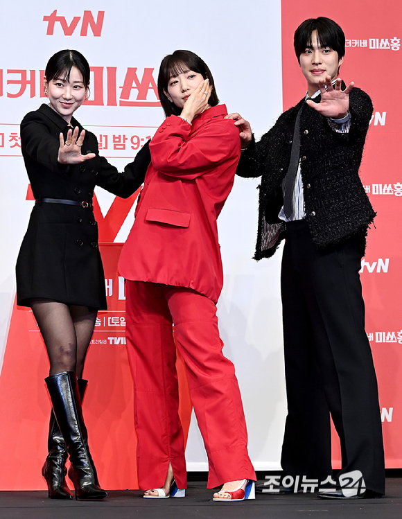 배우 하윤경, 박신혜, 조한결이 12일 오후 서울 구로구 신도림 더링크 호텔에서 열린 tvN 새 토일드라마 '언더커버 미쓰홍' 제작발표회에서 포즈를 취하고 있다. [사진=곽영래 기자]