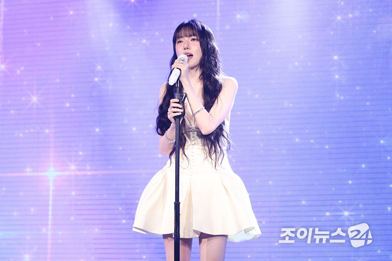 가수 예린이 9일 오후 서울 마포구 서교동 홍대 롤링홀에서 열린 네 번째 미니앨범 '리치 유'(REACH YOU) 발매 기념 쇼케이스에 참석해 열띤 무대를 펼치고 있다. [사진=문수지 기자]