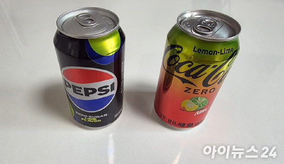 펩시 제로슈거 라임(왼쪽)과 코카콜라 제로 레몬 라임. [사진=전다윗 기자]