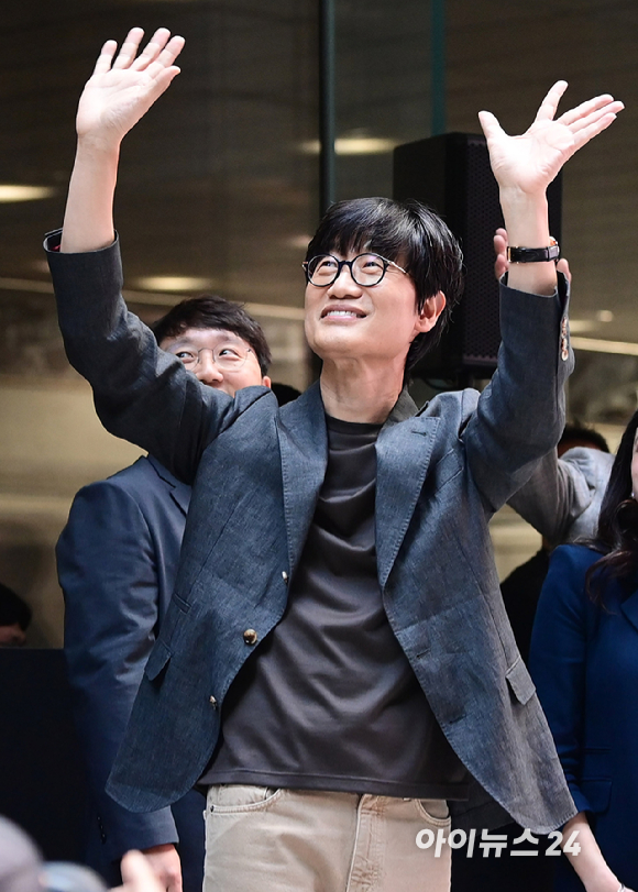 이해진 네이버 의장이 8일 경기도 성남시 정자동에 위치한 네이버 1784 사옥에서 젠슨 황 엔비디아 최고경영자(CEO)의 방문을 환영하는 행사에 참석하고 있다. [사진=정소희 기자]