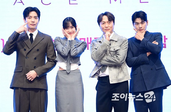 배우 이민기-한지현-전배수-이이경이 6일 오후 서울 구로구 더세인트에서 열린 KBS2 새 수목드라마 '페이스미' 제작발표회에 참석하고 있다. [사진=정소희 기자]