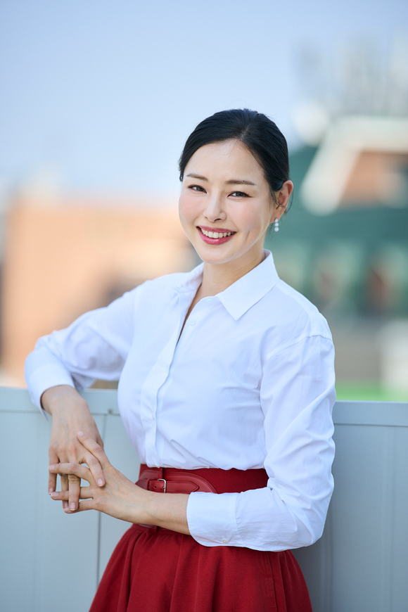 배우 이하늬가 영화 '킬링로맨스'(감독 이원석) 인터뷰에 앞서 포즈를 취하고 있다. [사진=롯데엔터테인먼트]