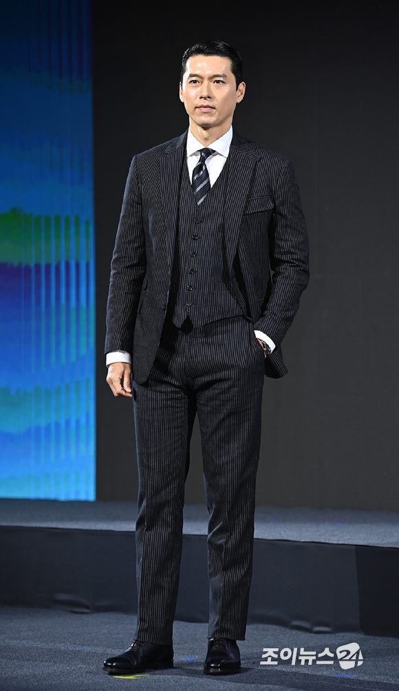 배우 현빈이 15일 서울 강남구 그랜드 인터컨티넨탈 서울 파르나스에서 열린 디즈니+ '메이드 인 코리아' 제작발표회에서 포즈를 취하고 있다. [사진=곽영래 기자]