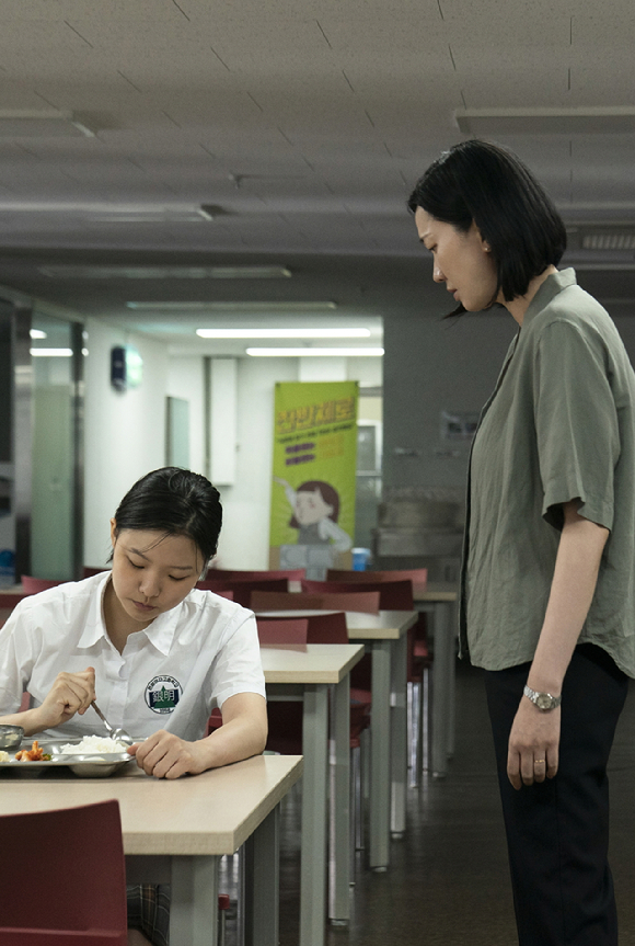 모델 겸 배우 장윤주가 영화 '최소한의 선의' 인터뷰에 앞서 포즈를 취하고 있다. [사진=싸이더스]